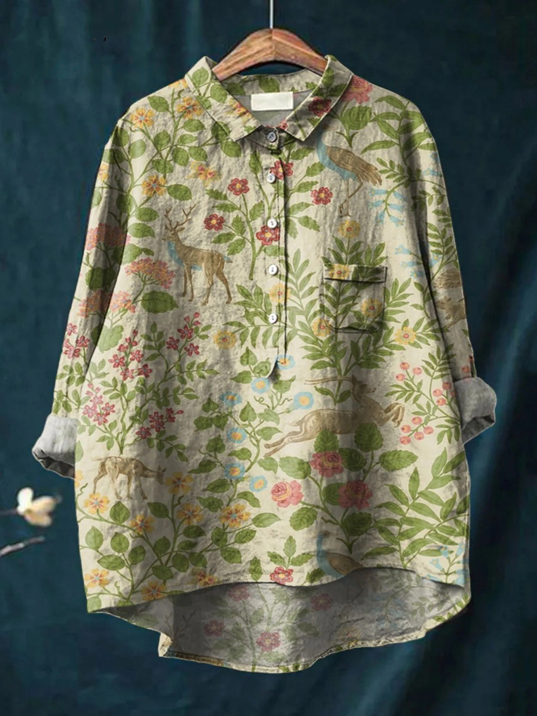 Lotte | Casual t-shirt with a vintage floral and animal print