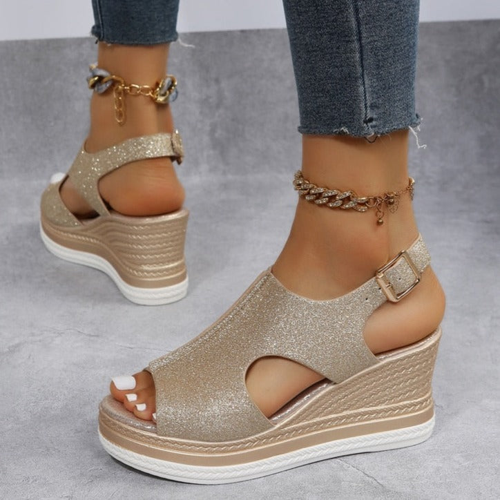 Alice Caroline | Relaxed wedge sandals