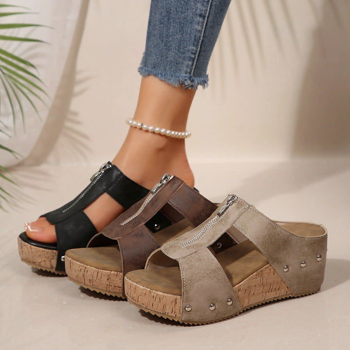 Alice Dorothea | Trendy wedge sandals